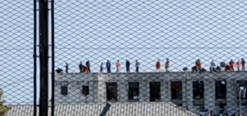 Protesta de presos en el penal de Melchor Romero: Reclaman salir en libertad en medio de la cuarentena