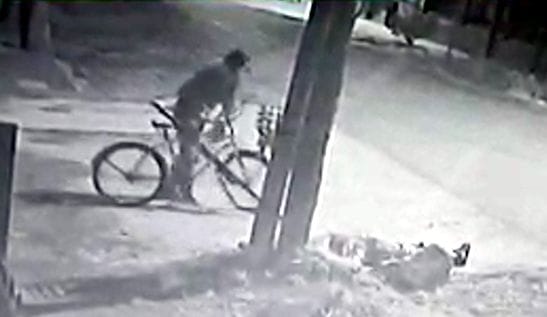 Le robaron la bici, persiguió al ladrón y lo mató a golpes: Debate en torno a la justicia y la legalidad 