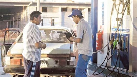 Estacioneros rechazan la tasa a combustibles aplicada por intendentes massistas
