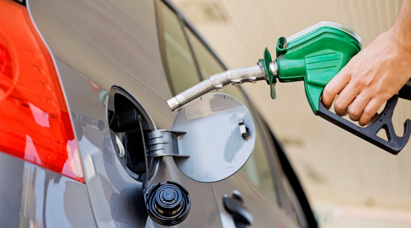Primer aumento del año de combustibles: Oil sube el 6% y podría sumarse el resto