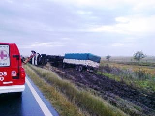 Accidente en Ruta 47: Volcó un camión a la altura de Navarro
