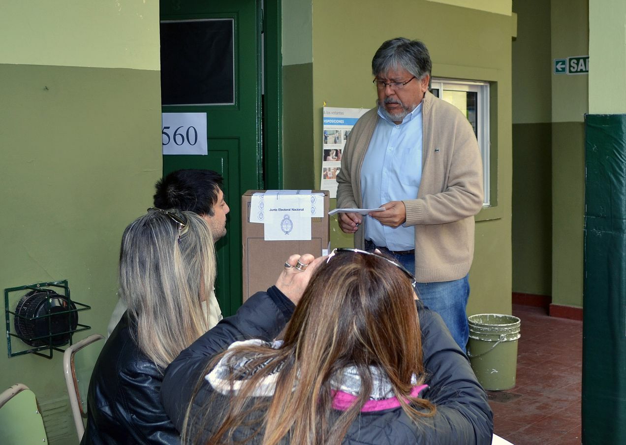 Elecciones Generales 2017: Fernando “Chino” Navarro emitió su voto en Banfield