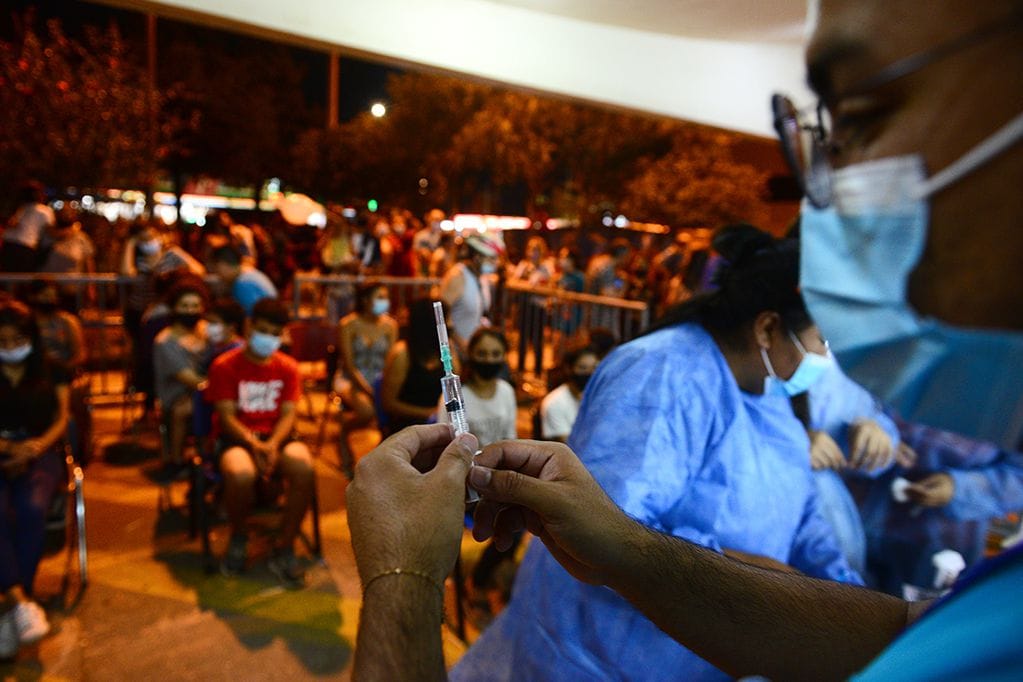 Noche de las vacunas 2: Este viernes habrá más de 130 postas nocturnas bonaerenses con murgas y shows