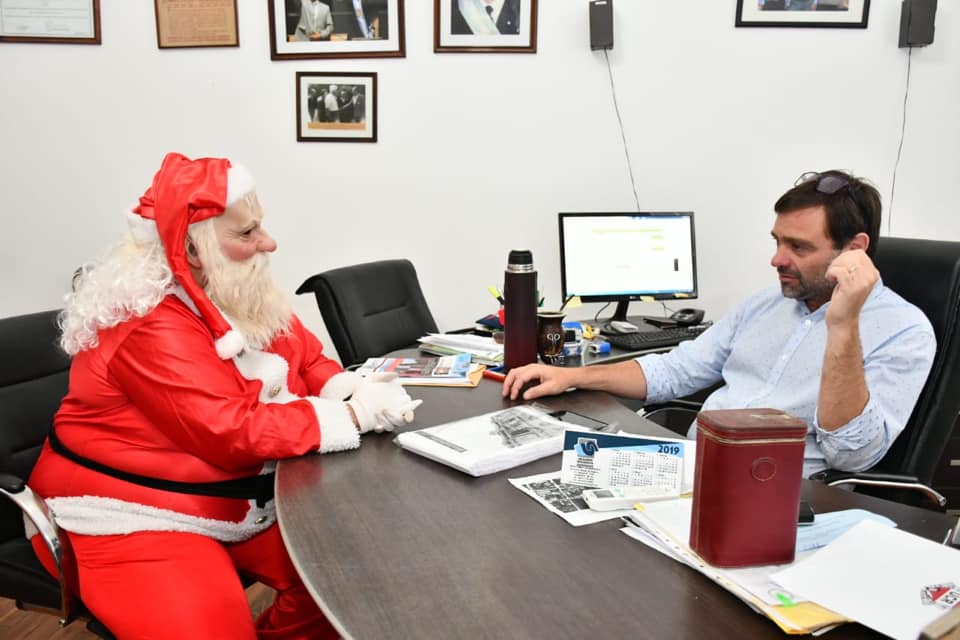 Navidad en Magdalena: El intendente Peluso recibió a Papá Noel 