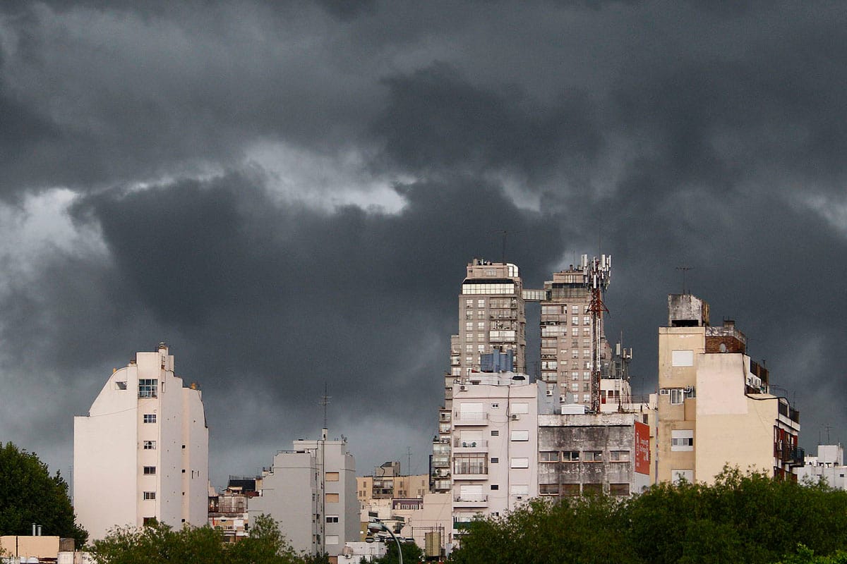 Por las tormentas, hay alerta naranja y amarillo en la provincia de Buenos Aires: Qué municipios son las más afectados