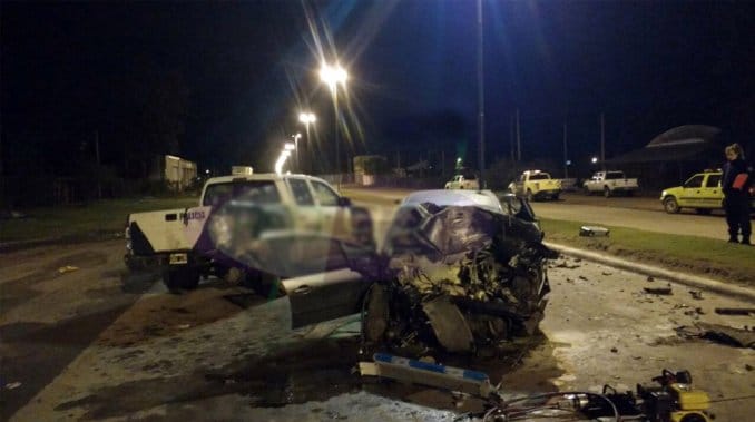 Trágico choque entre auto y patrullero en La Plata: Un muerto y tres heridos