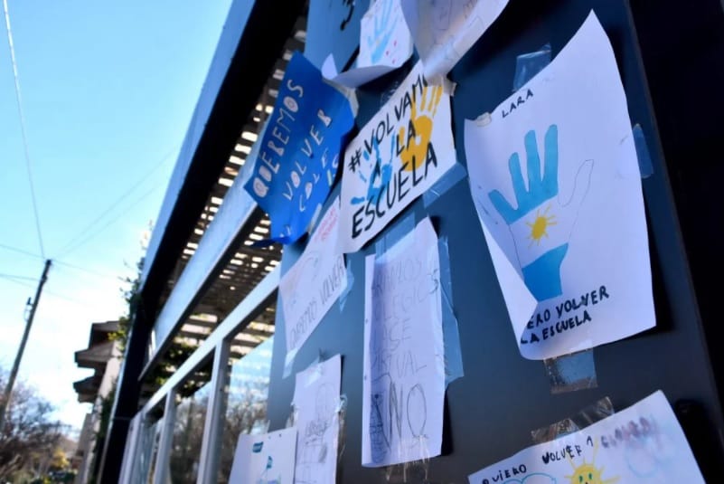 Mar del Plata: Padres de alumnos de 40 colegios marchan para exigir la vuelta de la presencialidad educativa
