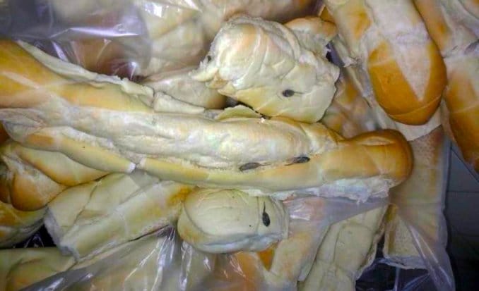 Mar del Plata: Un comedor municipal recibió pan con gusanos