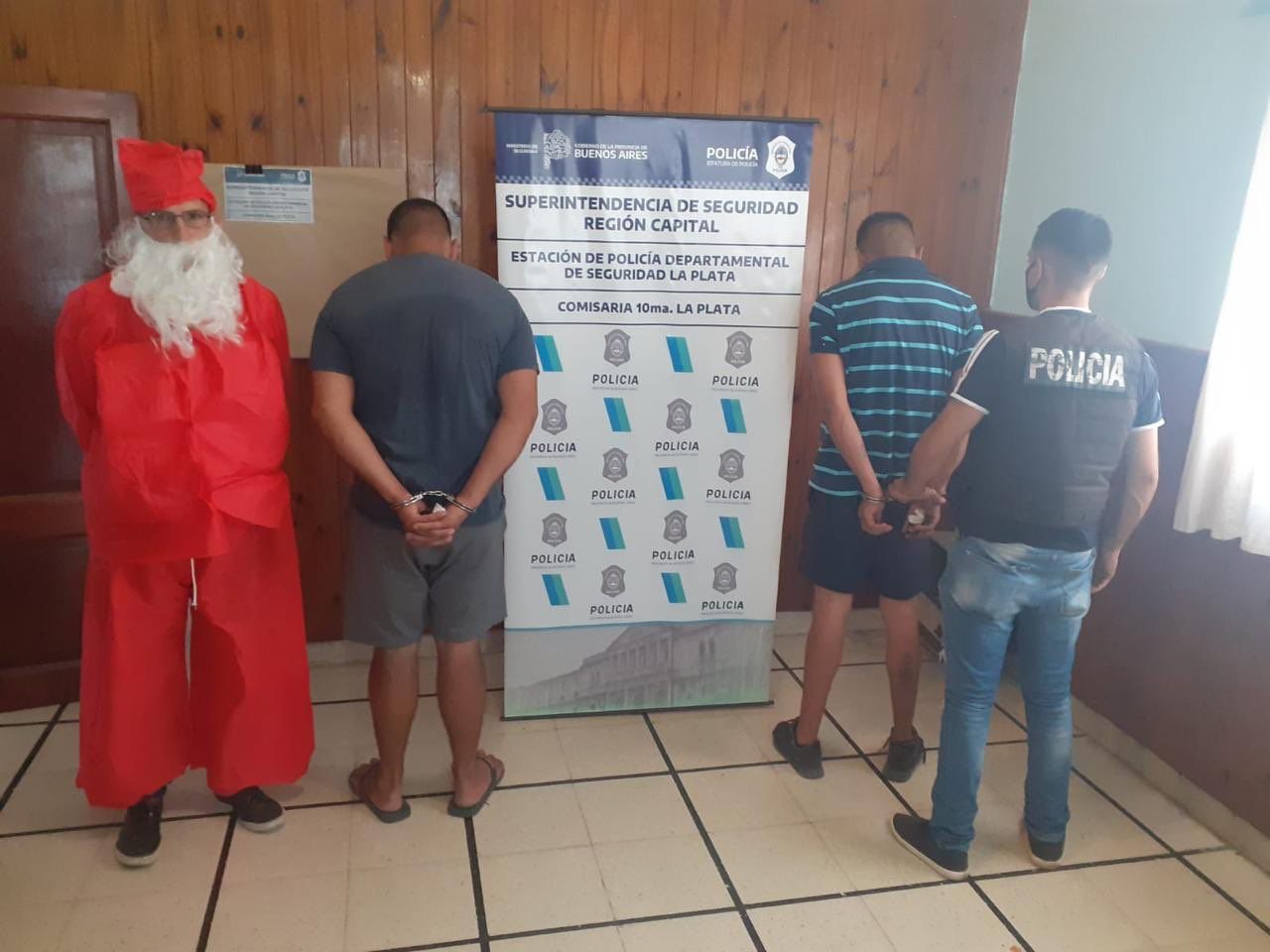 Navidad tras las rejas: Policía se disfrazó de Papá Noel para atrapar a fugitivo en La Plata