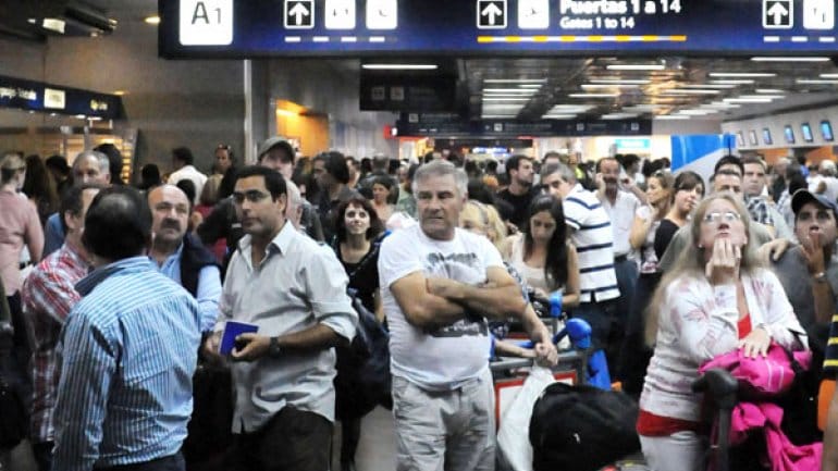 Paro de personal de Aduana afecta a todos los aeropuertos del país