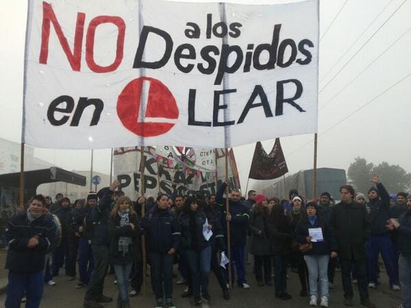 Paro y protesta de trabajadores contra los despidos en Lear 