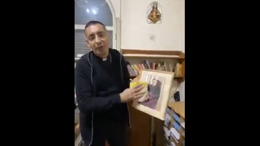 INADI repudió a un párroco de Lanús que por limpiar una capilla se comparó con "una mucama boliviana"