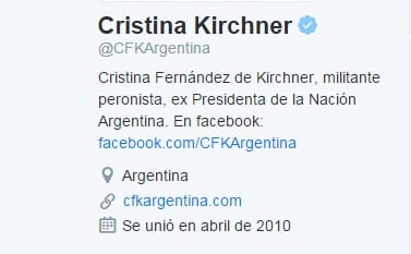 Cristina Fernández de Kirchner cambió su perfil de Twitter pero no el de Facebook