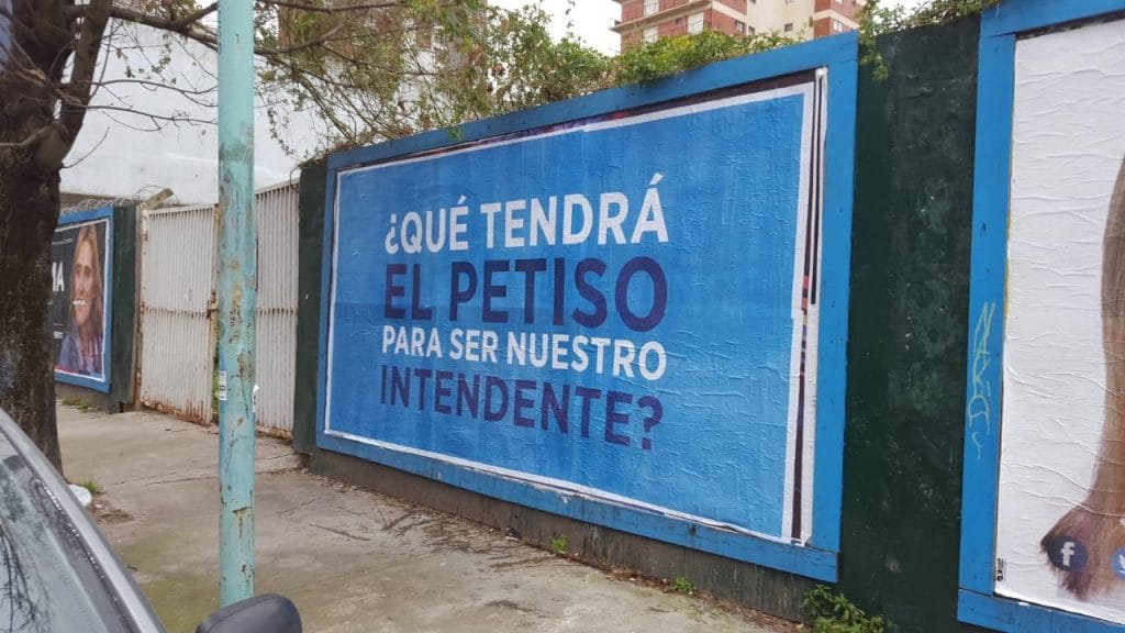 "¿Qué tendrá ese petiso?": La insólita campaña de un candidato a Intendente en Mar del Plata