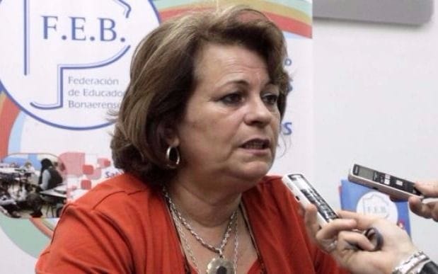 En medio del conflicto docente, la FEB denuncia que Petrocini figura como "difunta" en el IPS