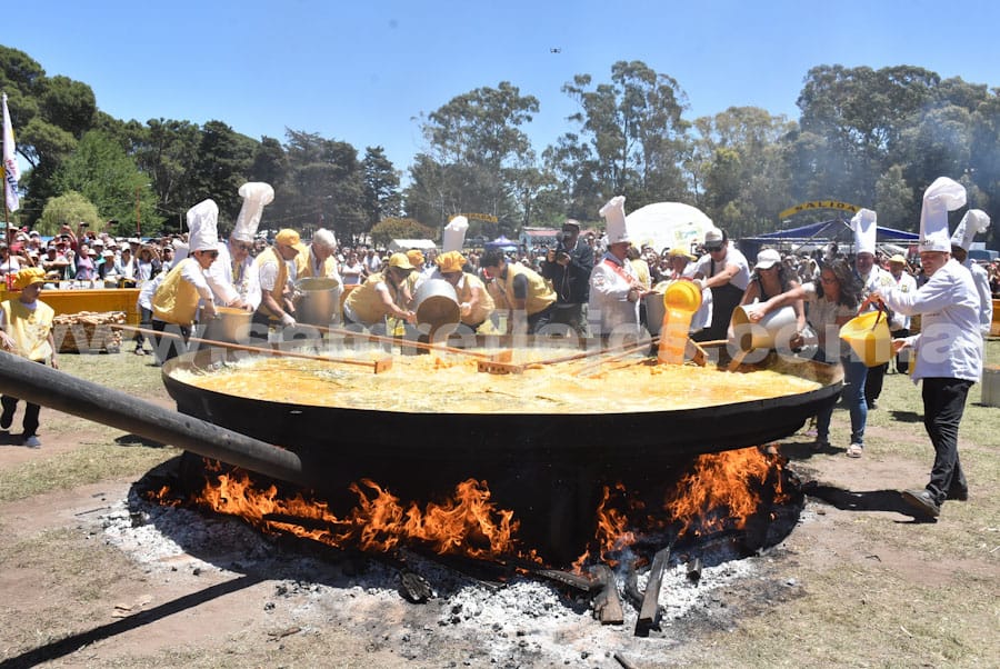 Pigüé: Fiesta del Omelette Gigante renovó su éxito con 21 mil huevos
