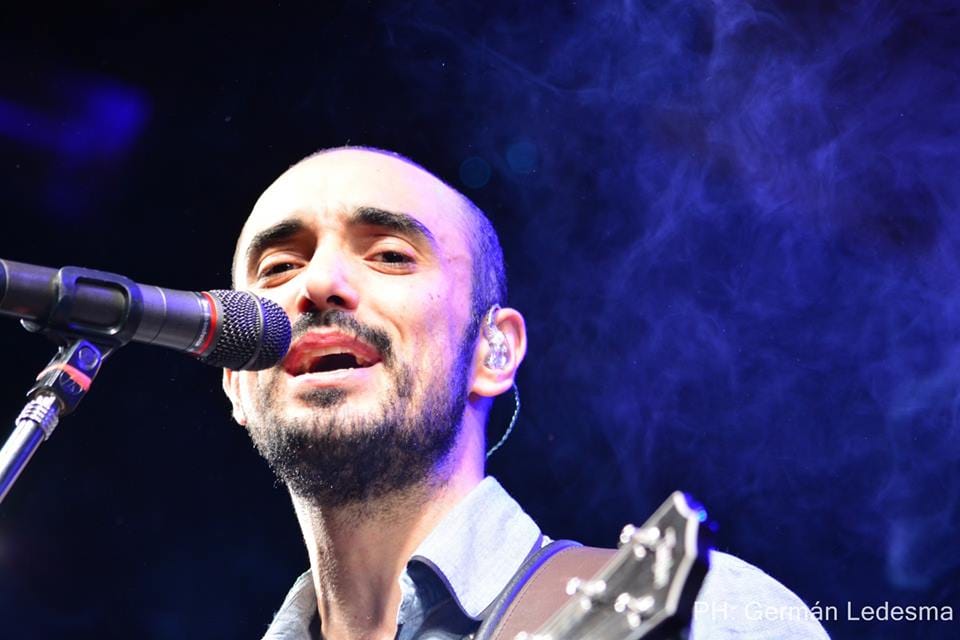 Abel Pintos cantó ante una multitud en el 160° aniversario de Chivilcoy