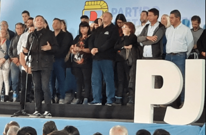 Peleas internas del Frente de Todos: Desde Lanús, Máximo Kirchner lanzó dardos directos contra Martín Guzmán