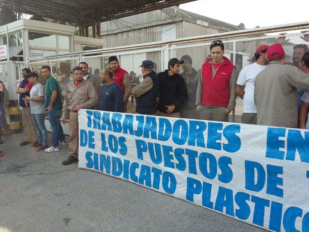 Protesta por cierre de fábrica Nicoll Eterplast en La Matanza: 166 trabajadores en la calle
