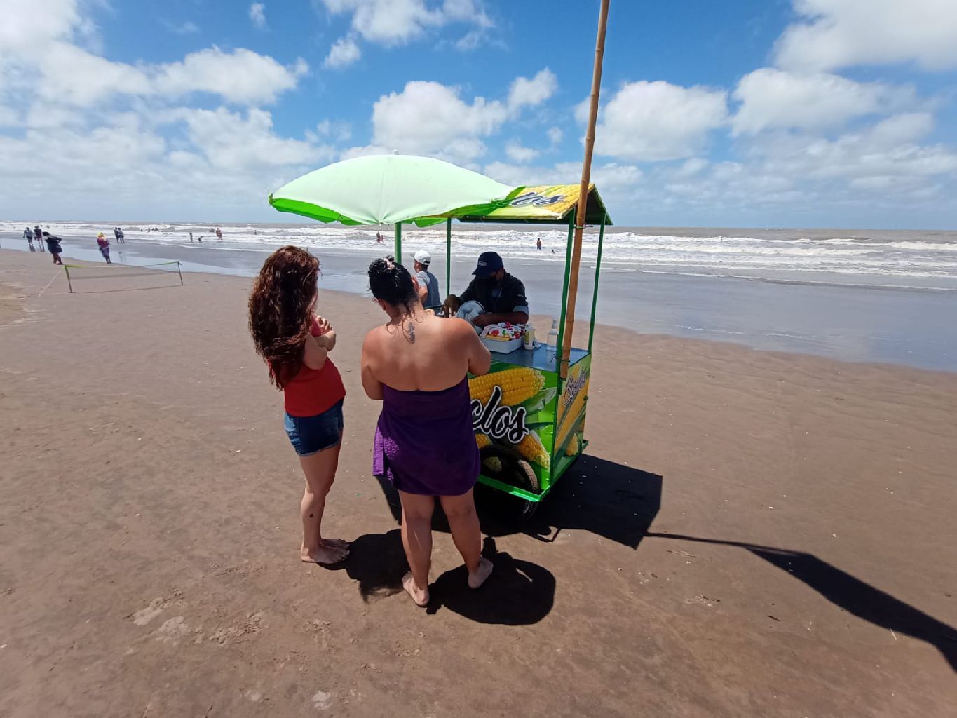 Vendedores Ambulantes de La Costa: “La venta en playa es un furor”