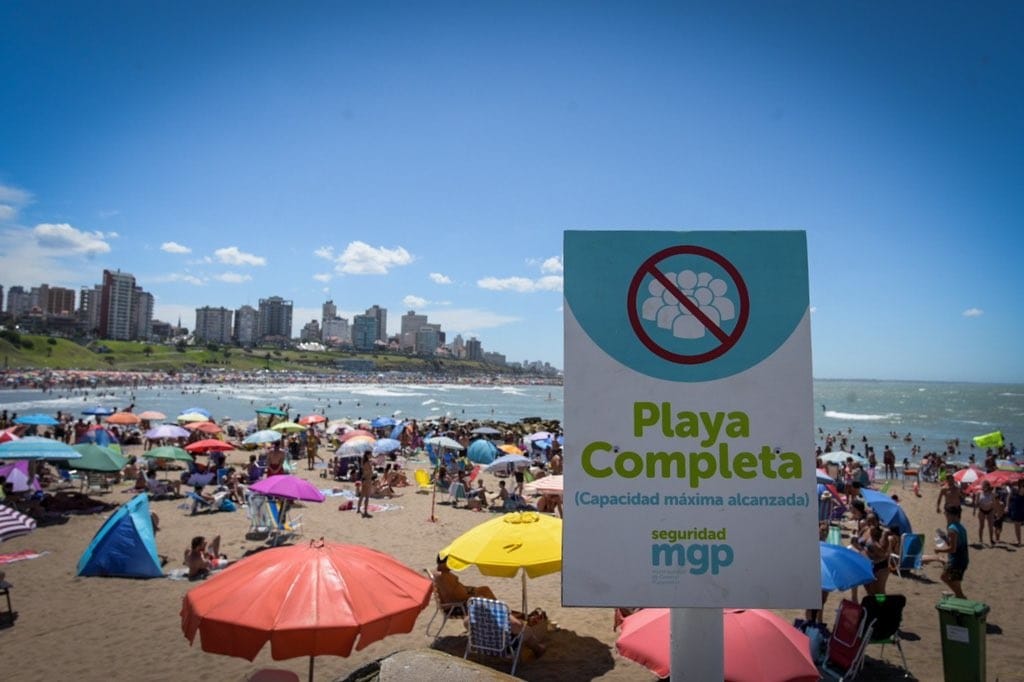 Mar del Plata: Playas con capacidad a tope y aumento de fiestas clandestinas