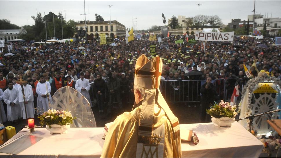 Una multitud llegó a pie a Luján y celebró la misa en la basílica