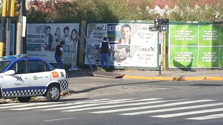 Avellaneda: Denuncian que Policía Local quita carteles opositores