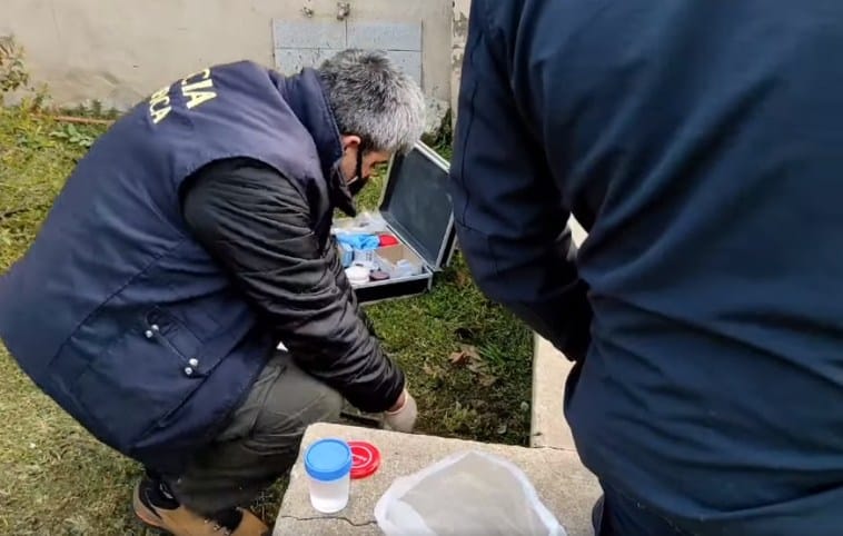 Extraño hallazgo en Balcarce: Encuentran restos de un pene dentro de un frasco en el frente de un domicilio