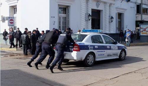 Policía Bonaerense: El negocio detrás de la venta de uniformes y equipamiento para seguridad