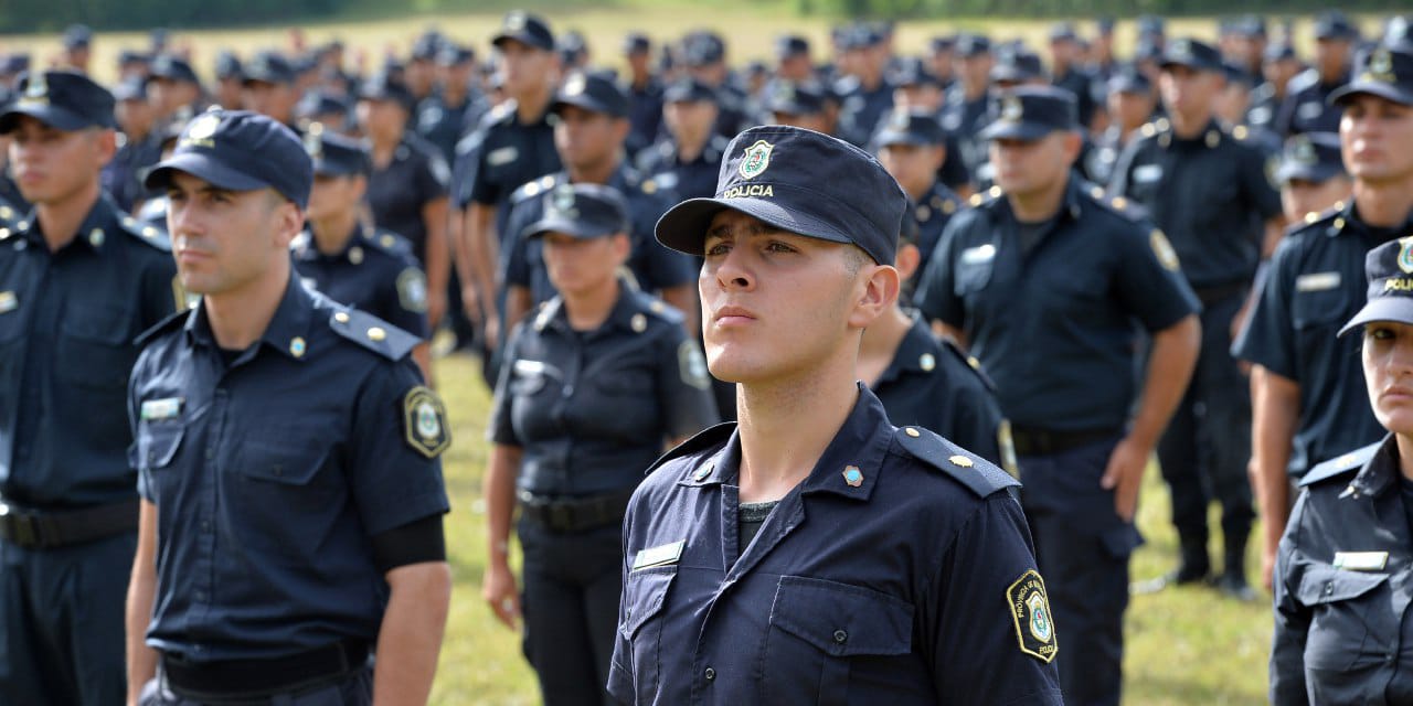 Celebran el Día de la Policía Bonaerense en un contexto de cuestionamientos hacia su accionar