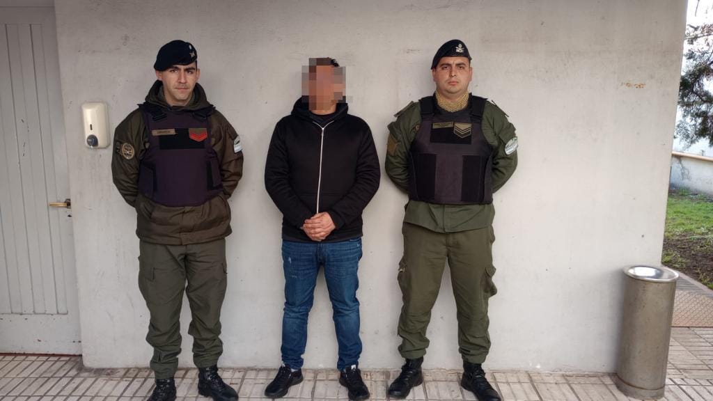 Se entregaron los policías de Lomas de Zamora prófugos acusados de integrar una banda que comercializaba armas y drogas