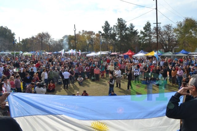 Miles de personas participaron de la Fiesta del Guiso y el Pastel en Portela