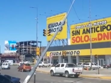 Peligro en La Matanza por temor a que caiga una columna en la Rotonda de San Justo: "Nadie de la Municipalidad vino"