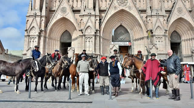 Ya están en Luján los primeros peregrinos a caballo