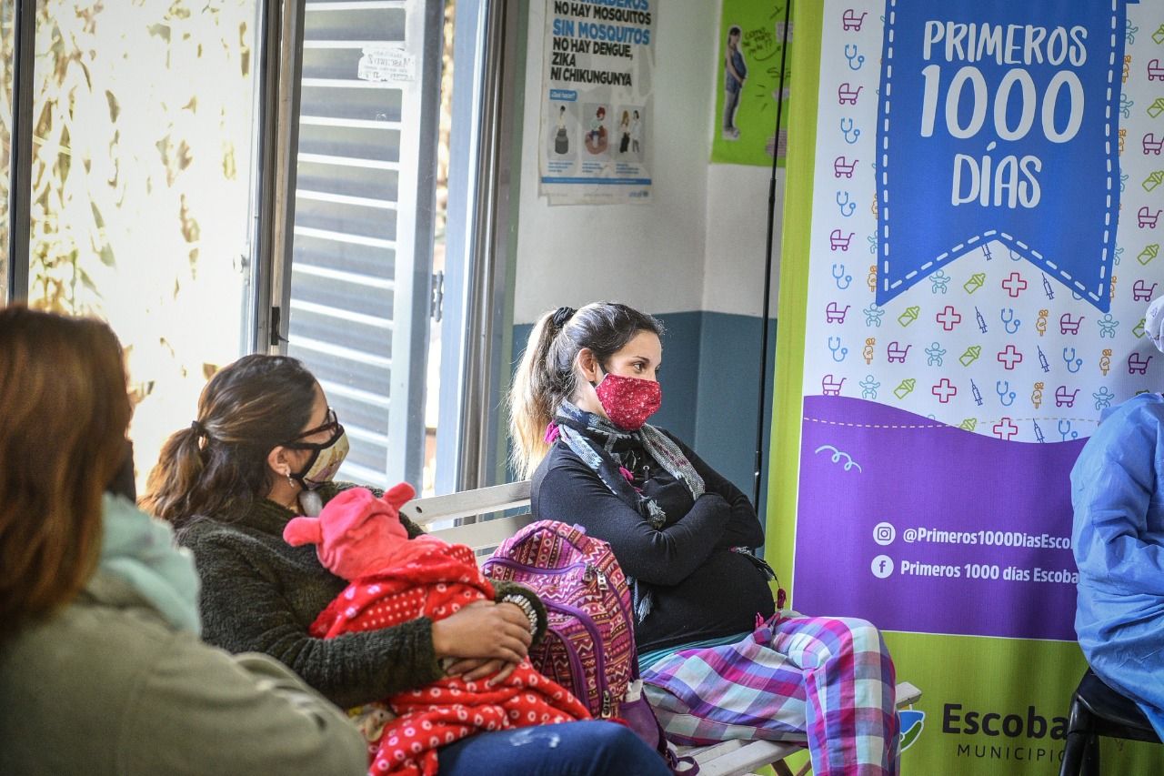Primeros 1000 Días: la Municipalidad de Escobar entregó 20 kits para embarazadas