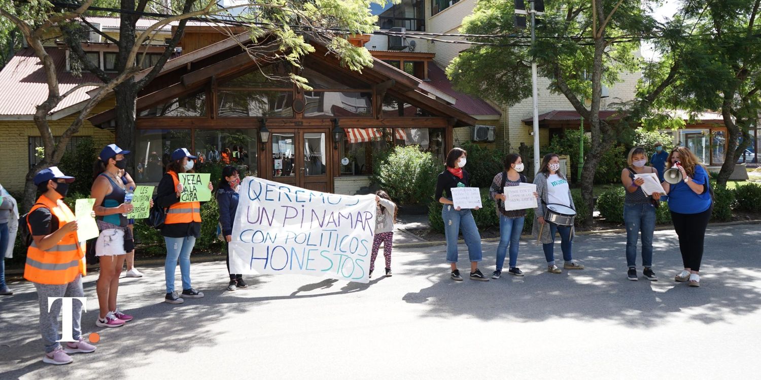 Estafa con tarjetas Alimentar en Pinamar: Protesta frente a la Municipalidad y relevamiento de damnificados