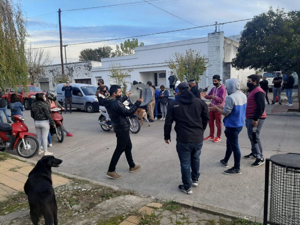 Tensión en Bolívar: Comerciantes fueron hasta la casa del intendente porque aplicó severas restricciones
