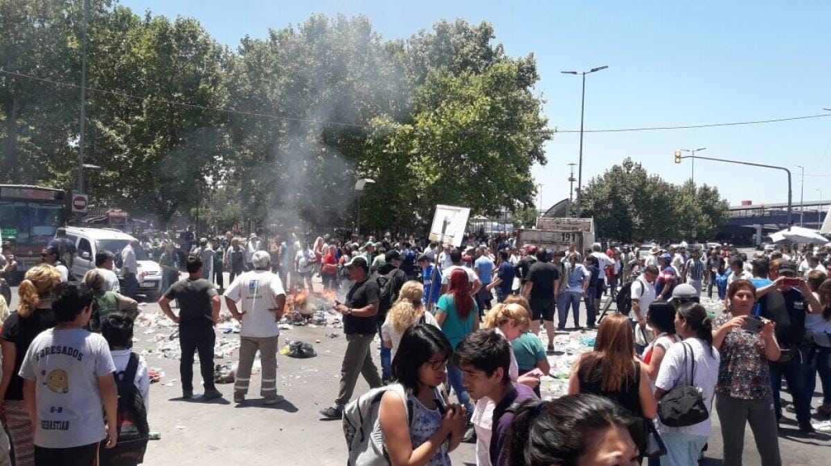 Tensión en Moreno: Trabajadores municipales marcharon en reclamo de sueldos atrasados
