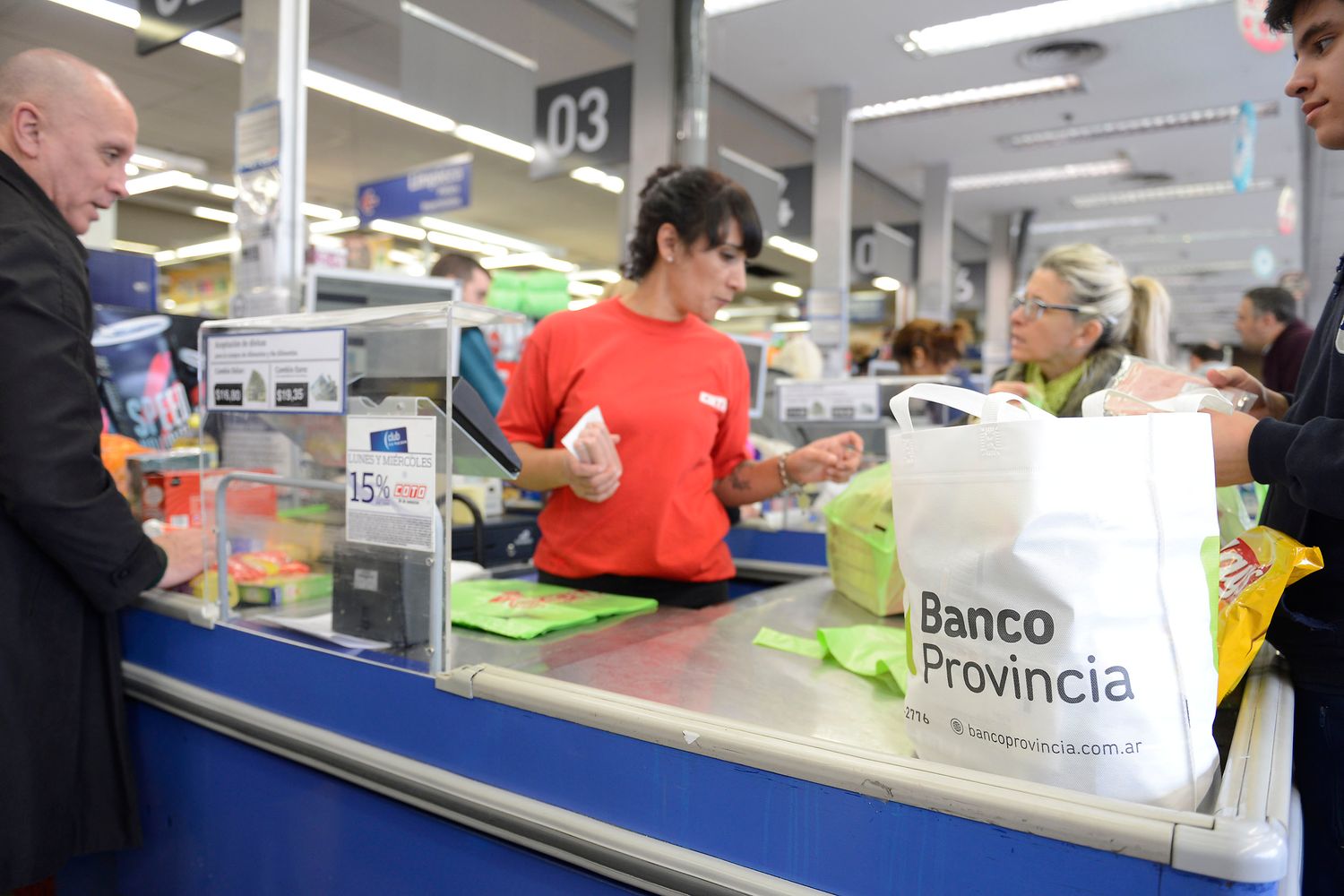 Nuevo supermiércoles con 50 por ciento de descuento para clientes del Banco Provincia