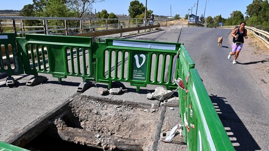 Sigue restringido el tránsito en el puente Ferrocarretero entre Viedma y Carmen de Patagones