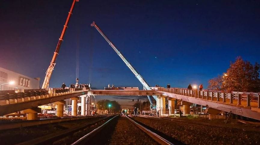 A falta del soterramiento, este viernes se inaugura el primero de los trece puentes modulares del Tren Sarmiento