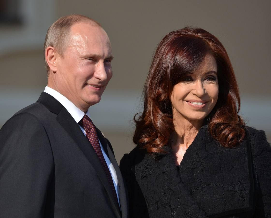 Cristina llega a Rusia para cerrar acuerdos petroleros con Putin