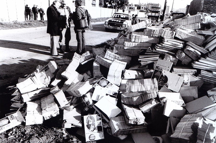 Exterminar la cultura: Hace 42 años la dictadura militar quemaba 24 toneladas de libros en Avellaneda