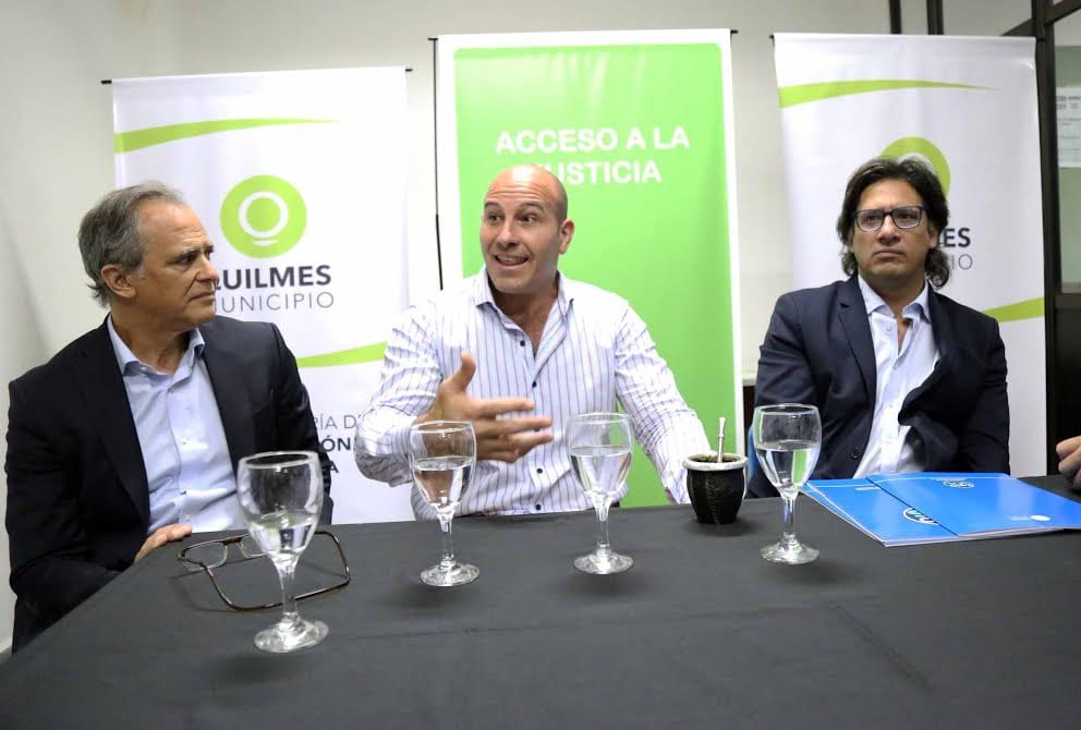 Molina y el ministro Garavano recorrieron consultorio jurídico gratuito de Quilmes