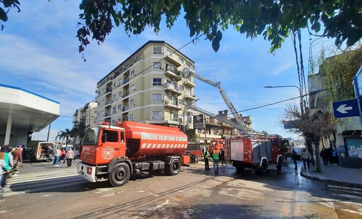 Trágico incendio en Ramos Mejía: Tres muertos durante las llamas iniciadas por un escape de gas