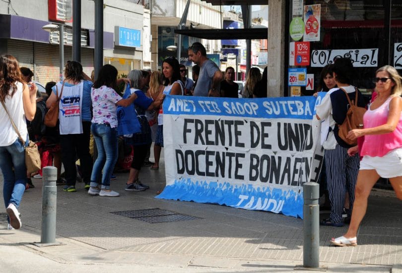 Un informe reveló que los salarios docentes argentinos son los más bajos