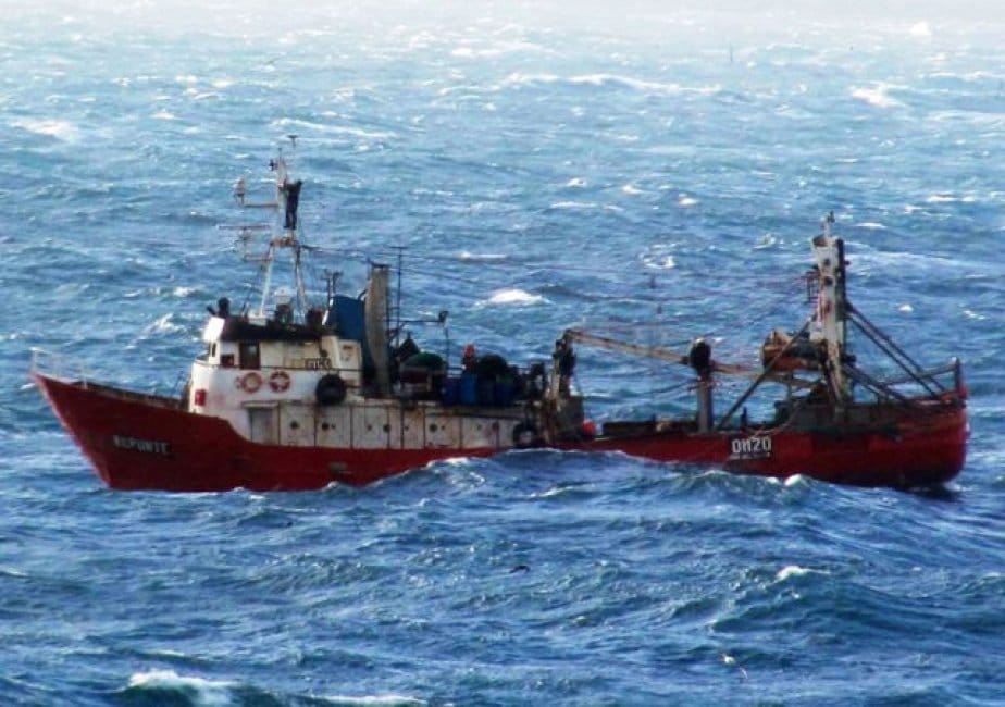 Tres muertos, dos sobrevivientes y siete desaparecidos tras hundimiento de buque 