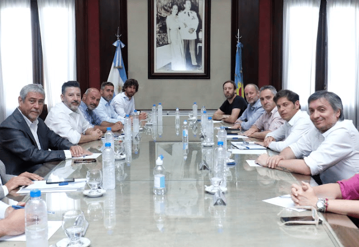 En la previa de la reunión en Merlo, Kicillof recibió a intendentes y Máximo Kirchner en Gobernación