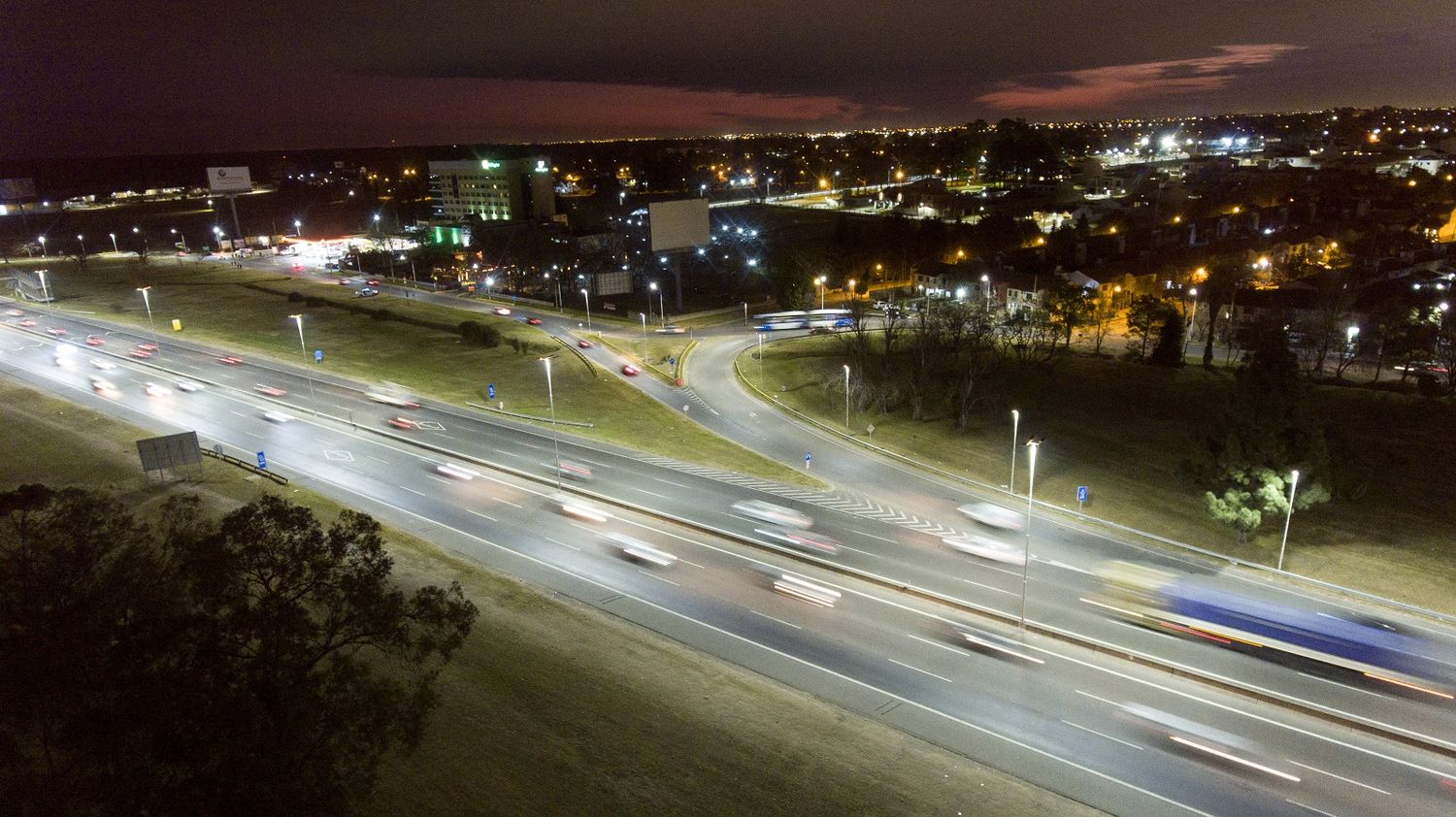 Corredores Viales iluminará con LED rutas y autopistas nacionales de Provincia de Buenos Aires