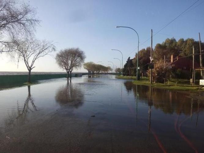 Ensenada: 23 evacuados por crecida del Río de la Plata